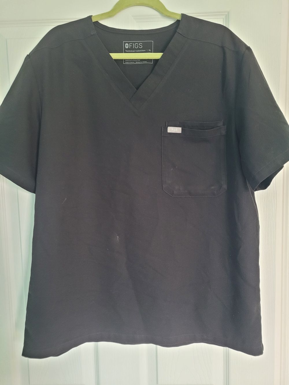 Figs Men’s Black V-Neck Scrub Tee